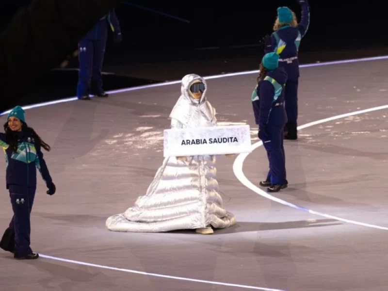 تتويج الشغف والتميز: عبد العزيز بن تركي يتألق في حفل افتتاح دورة الألعاب الأولمبية الشتوية