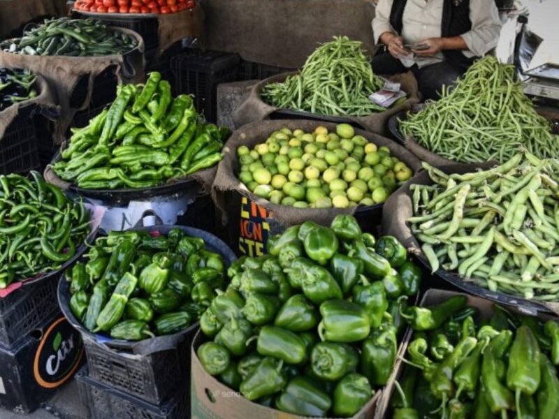 أسعار الخضروات والفواكه تشهد انخفاضات قياسية تصل إلى 50% قبل رمضان