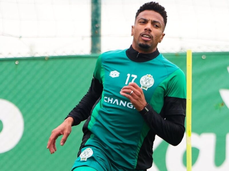 مهاجمان جديدان في تدريبات الرجاء… العملود والغيني موسلا كونتي في سعي جاد لتعزيز الصفوف