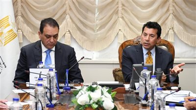 نحو تحسين الحوكمة الرياضية وتطوير الأداء وزير الشباب والرياضة يلتقي بالمجلس العلمي