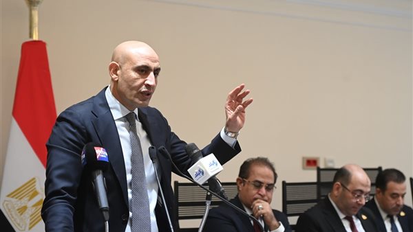 “تعزيز الوعي بأضرار الإنترنت: أهمية إدراج برامج توعية في المناهج الدراسية”