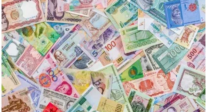 تحليق اليورو أمام الجنيه بعد وصوله إلى 55.40 جنيها