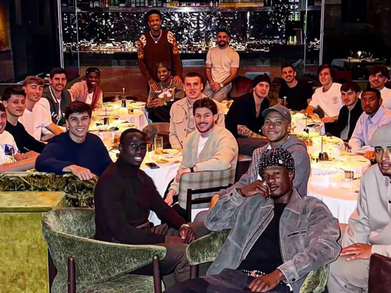 تجربة فاخرة تحت الأضواء.. عشاء ملكي يحضره نجوم ريال مدريد ومبابي وفينيسيوس يتحملان التكاليف