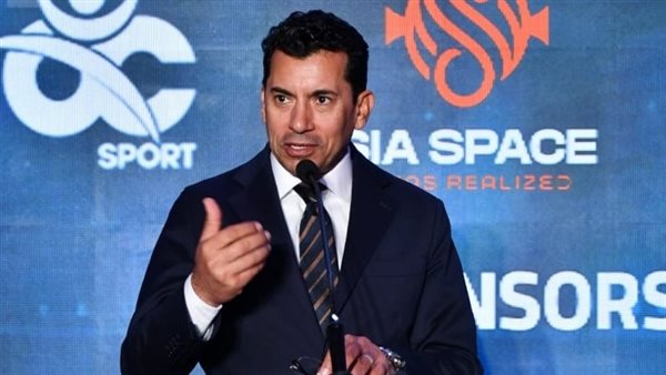 أحمد شوبير ينقل رسالة تقدير لأشرف صبحي: «قدم خدمات جليلة لوطنه»