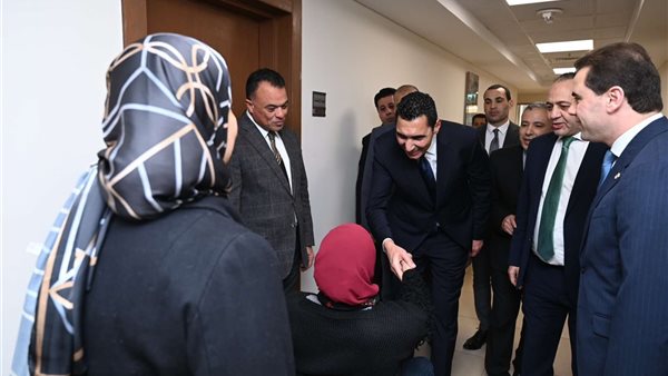 وزير الشباب والرياضة يقوم بجولة تفقدية لقطاعات الوزارة في بداية مهمته الجديدة