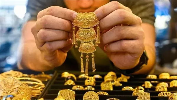 أسعار الذهب اليوم في صاغة مصر، تحديث لحظي بتاريخ 4 فبراير 2026