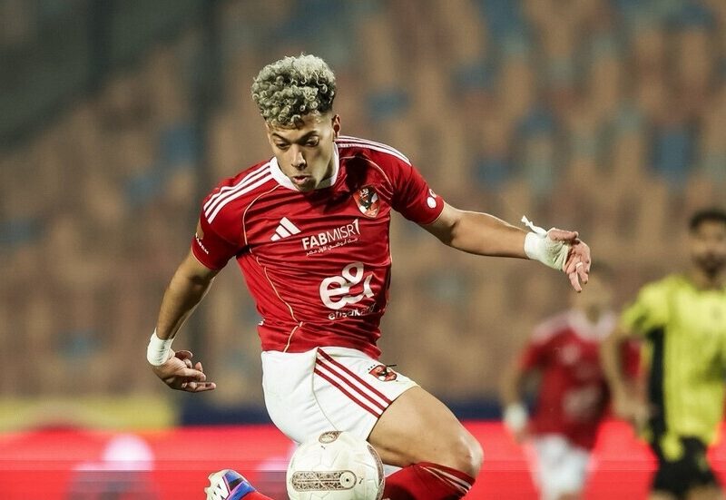 \”الالتزام أو الرحيل عن الأهلي\” أحمد بلال يحذر إمام عاشور من تداعيات عدم الالتزام