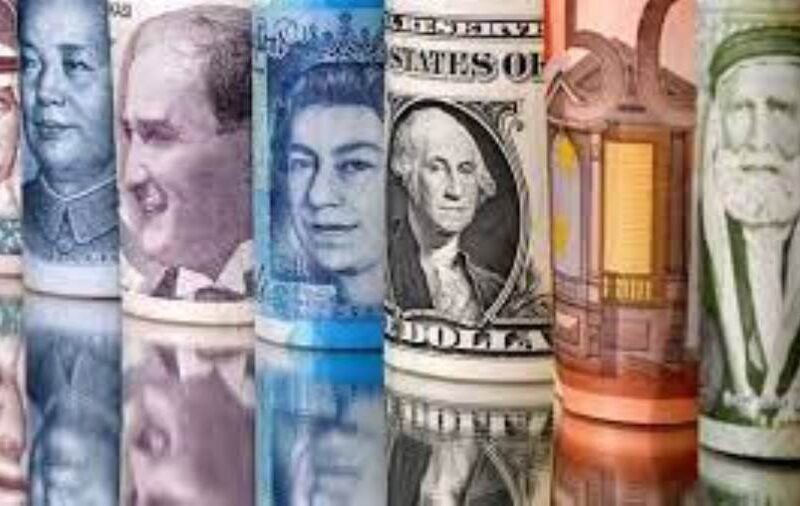 تباين أسعار العملات اليوم الأربعاء مع تراجع اليورو والجنيه الإسترليني وارتفاع الريال السعودي