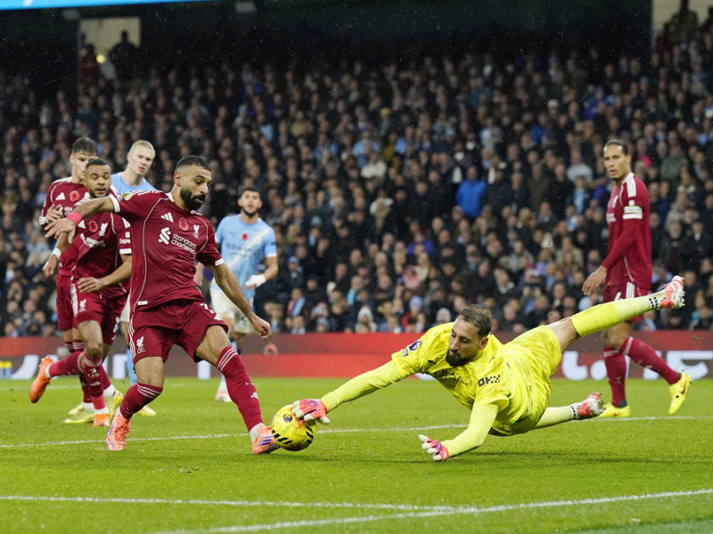 سجال الأمل.. تفاصيل التشكيلة الأساسية لقمة ليفربول ومانشستر سيتي