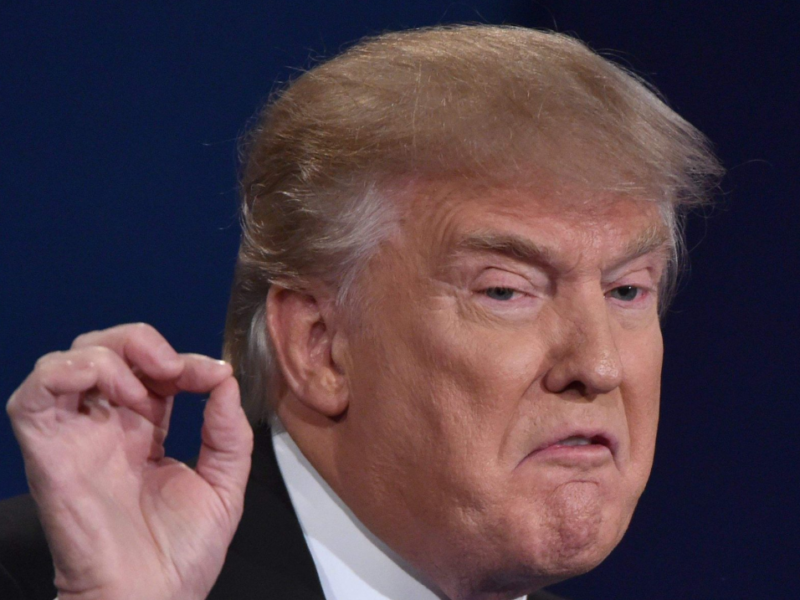 تسليط الضوء على الفوضى المقرفة وإهانة أمريكا في مشهد مثير