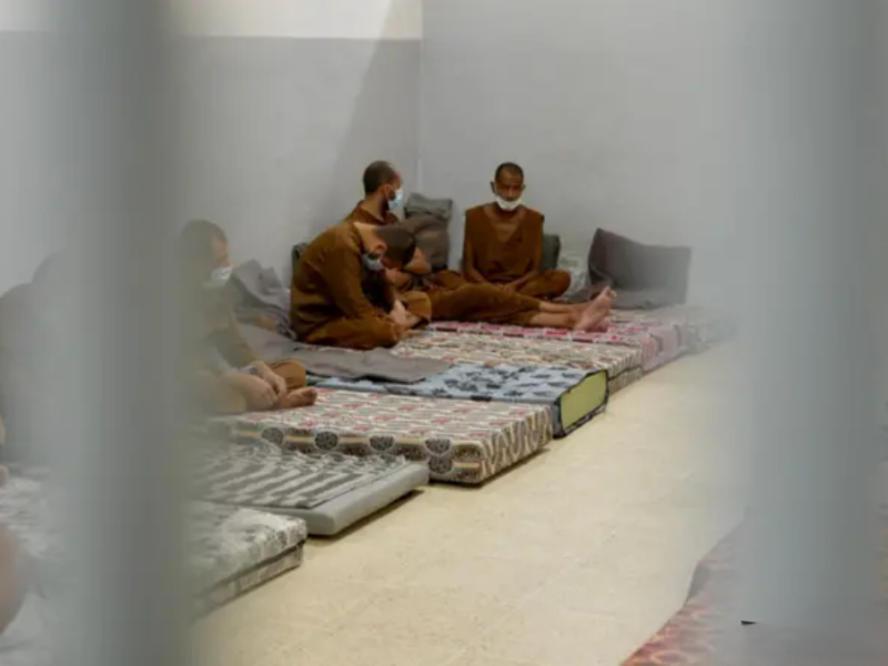 معتقلو داعش العائدون من سوريا إلى العراق يتجاوز عددهم 2000 شخص