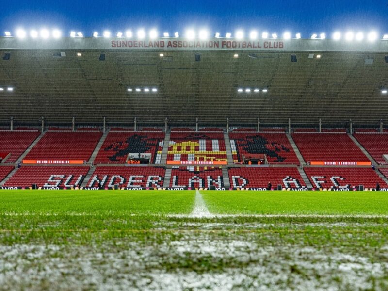 في مواجهة التحديات “ليفربول” الجريح يستعد لرحلة محفوفة بالمخاطر إلى سندرلاند اليوم مع التشكيلة الأساسية والقنوات الناقلة