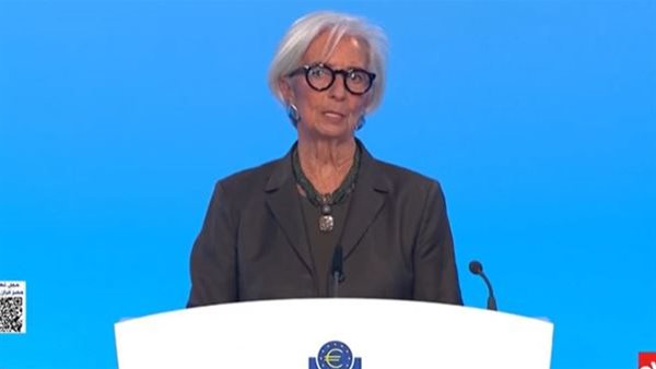 ما الذي دفع البنك المركزي الأوروبي لتثبيت أسعار الفائدة؟ رأي خبير متخصص