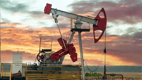 تراجع الهند عن شراء النفط الروسي يسهم في استقرار الأسعار