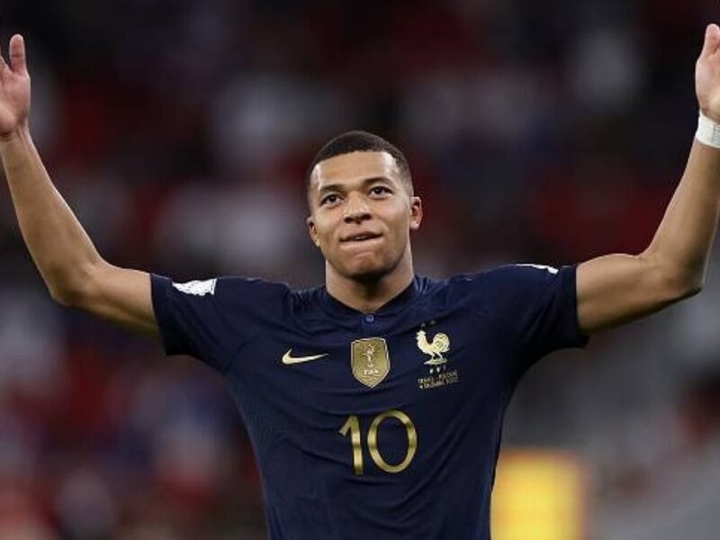 محضر قضائي جديد في باريس يحمل توقيع مبابي