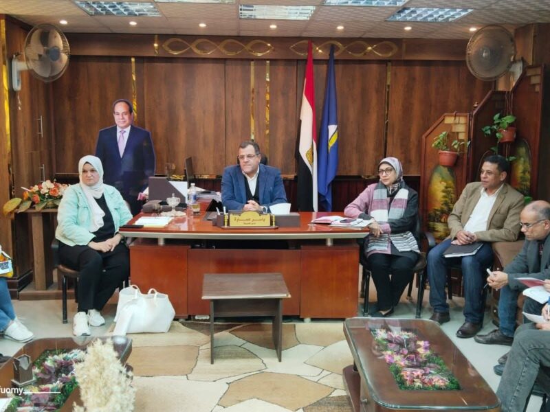 تحضيرات متكاملة للفصل الدراسي الثاني في دمياط: وكيل وزارة التعليم يجتمع بقيادات المديرية وهيئة الأبنية التعليمية