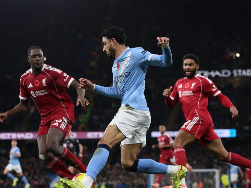 “تابعوا قمة الدوري الإنجليزي بين ليفربول ومانشستر سيتي 2025-2026” كيف تشاهد المباراة وأين تجد التغطية المباشرة؟