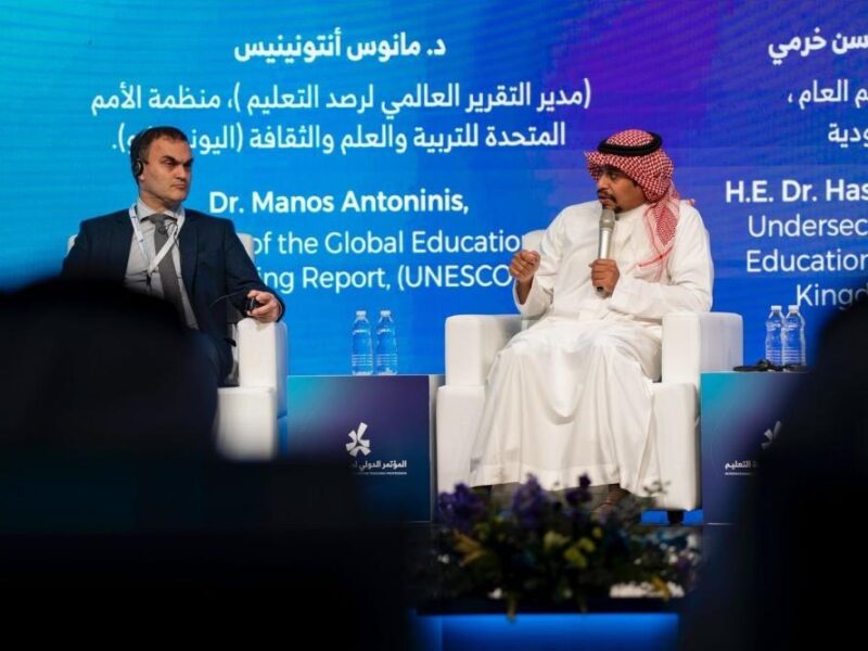 المعلم ركيزة التحول التربوي والذكاء الاصطناعي أداة داعمة لا بديل عنها