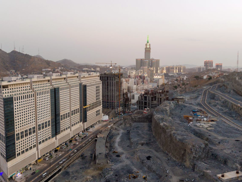 استكمال أعمال البنية التحتية لمشروع ذاخر بمكة المكرمة يتعزز بتعيين شبه الجزيرة للمقاولات