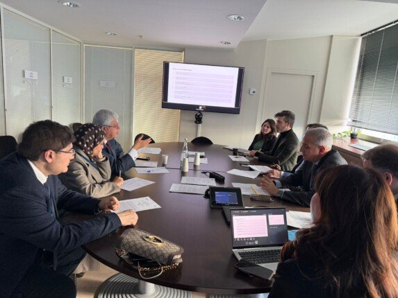 تعزيز التعاون الرقمي في إفريقيا – وزير التعليم العالي يجتمع بممثلي اليونسكو