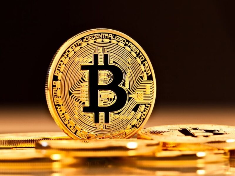 إنخفاض سعر «البتكوين» amidst تقلبات قوية في سوق العملات الرقمية