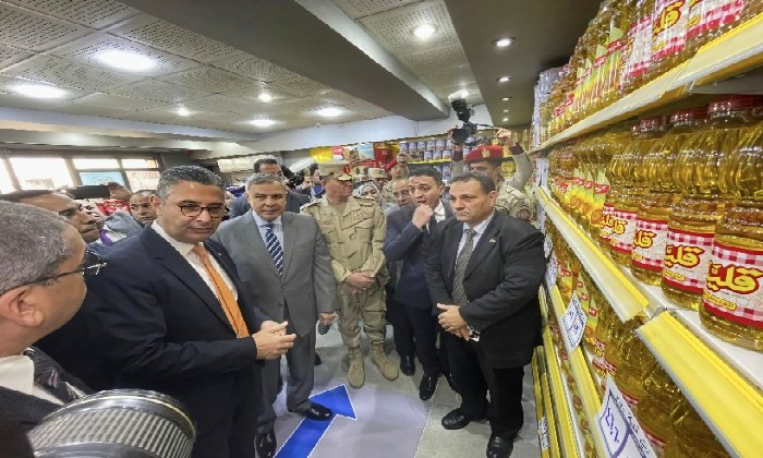 اكتشافات جديدة في المجمعات الاستهلاكية: وزير التموين ومحافظ الإسكندرية يفتتحان أول معرض لأجواء رمضان