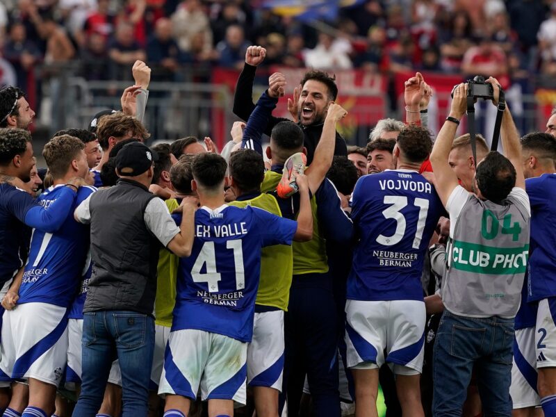 هل يحقق كومو وفابريغاس لقب ‘الرقم الأصعب’ في الكرة الإيطالية؟