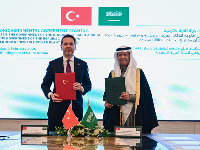 استثمار طموح في الطاقة الشمسية: تركيا والسعودية تتفقان على مشروع ضخم بقيمة 2 مليار دولار