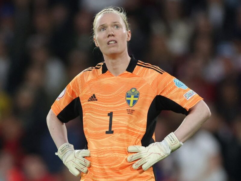 “يضيئون على جرائم إسرائيل” لاعبة كرة قدم سويدية توضح أسباب رفضها تكريم الفيفا