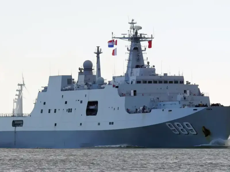 تحفة بحرية جديدة من الصين: سفينة برمائية Type 071 بوزن 20 ألف طن تصل إلى السعودية