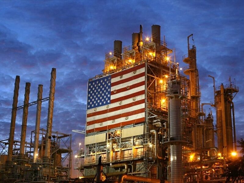 انخفاض ملحوظ في مخزونات النفط الخام الأمريكية الأسبوع الماضي