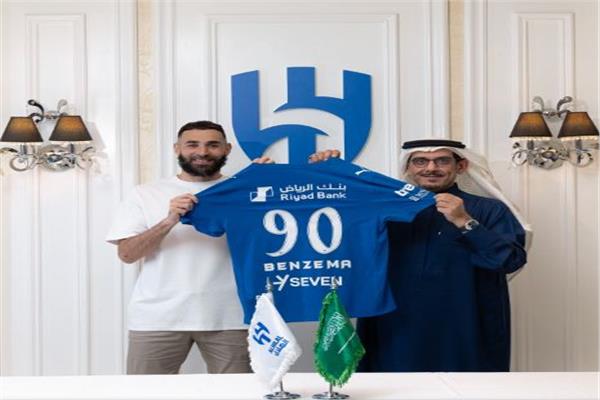 نجم الهلال بنزيما يشعل حماس الجماهير ويقرب الزعيم من لقب ريال مدريد في آسيا