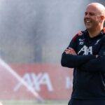 أرني سلوت يمنح الفرصة لموهبة ليفربول الصاعدة