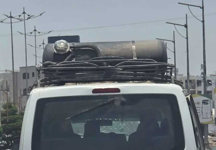 أسطوانات الغاز بديلاً للبنزين.. الحقيقة المخيفة وراء ”تعديلات” السيارات في عدن
