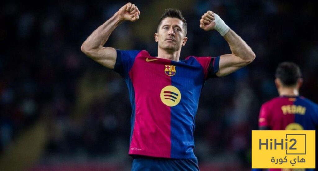 أسطورة بولندا يهاجم برشلونة بسبب ليفاندوفسكي.. ويؤكد: تصرف كرجل