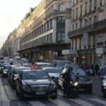 أسعار الوقود تشعل التحول في فرنسا.. السيارات الكهربائية تتصدر المشهد