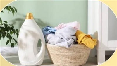 أفضل طرق تنظيف الملابس البيضاء والسوداء بدون تلف الأقمشة والحفاظ عليها
