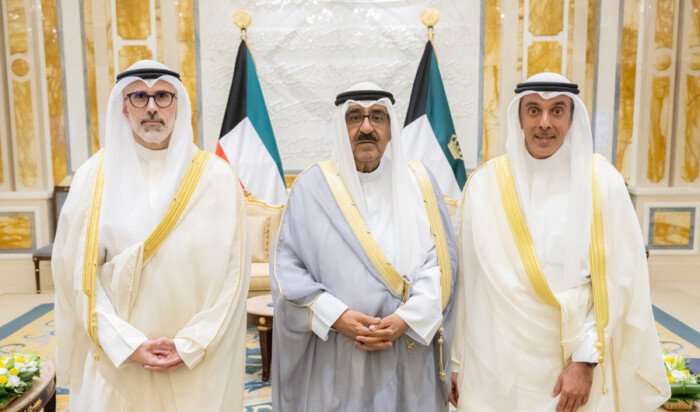 أمير الكويت يستقبل وزير الخارجية.. ونائبه حمد المشعان