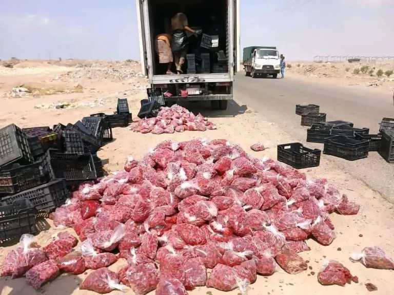 إتلاف 1.5 طن فراولة سامة في عدن.. والمصير النهائي سيرفراً الناس!