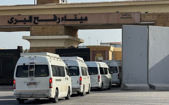 إجلاء 183 مريضا ومرافقا من قطاع غزة عبر معبر رفح لتلقي العلاج بالخارج