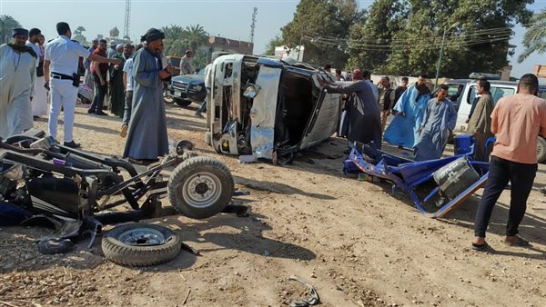 إصابة 5 أشخاص في حادث انقلاب سيارة ميكروباص بطريق القاهرة الفيوم الصحراوي
