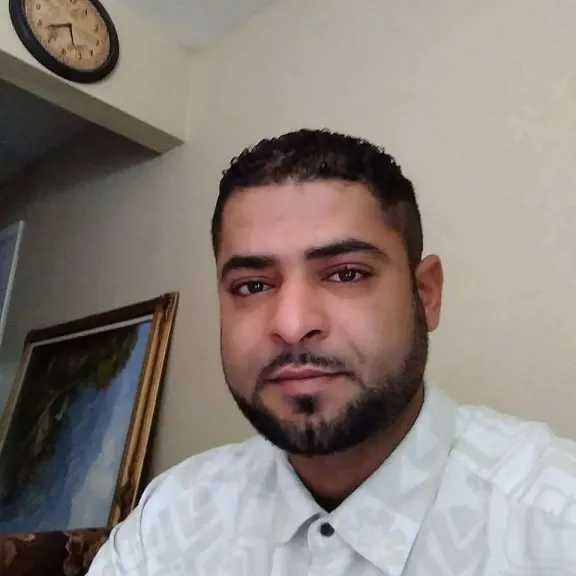 إصابة مواطن أمريكي يمني بحادث مروري مروع