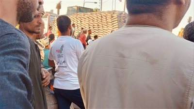 إغلاق طريق الرمل في نجع حمادي بعد حادث التريلا .. وتحويل المرور لطرق بديلة