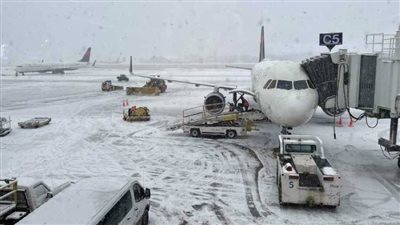 إيران تعلن استئناف الرحلات الداخلية بعد توقف 50 يوما