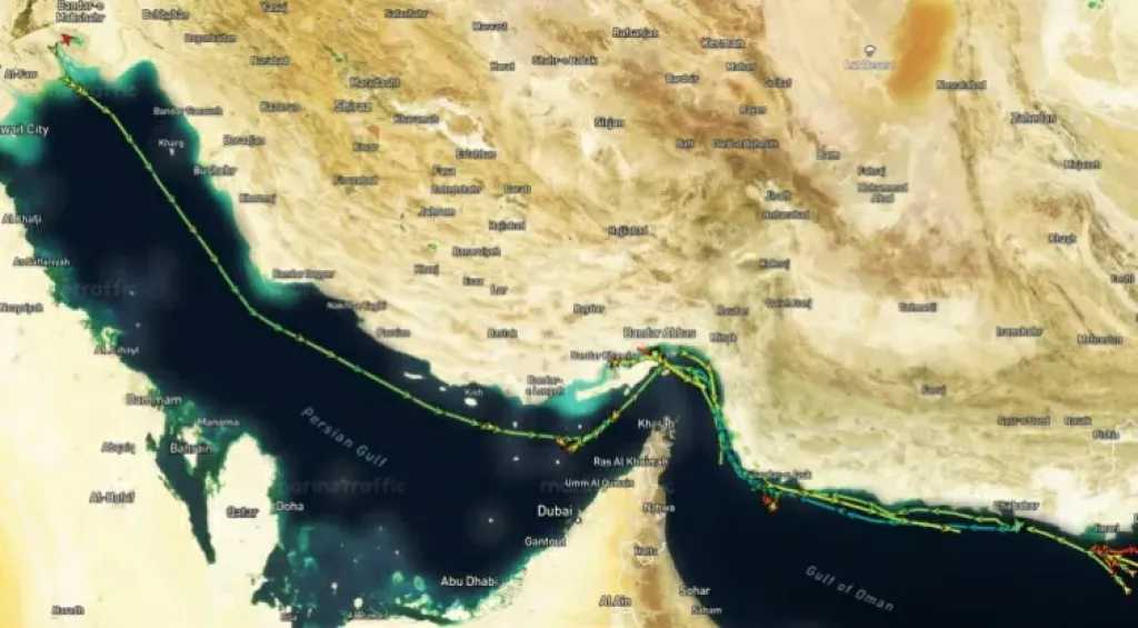 إيران تعلن تحصيل أولى رسوم عبور مضيق هرمز وإيداعها في البنك المركزي