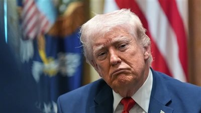 إيران تنهار مالياً وتعاني من شح السيولة وتطالب بفتح مضيق هرمز فوراً