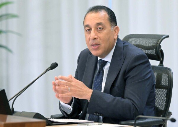 اتحاد الكرة ينعى رئيس الوزراء لوفاة والده