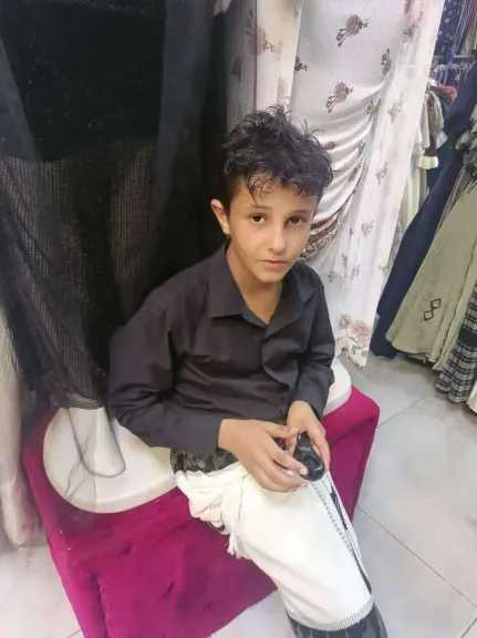 اختفاء مفاجئ لطفل يعمل في محل ملابس بمدينة عتق.. وأسرته تستغيث