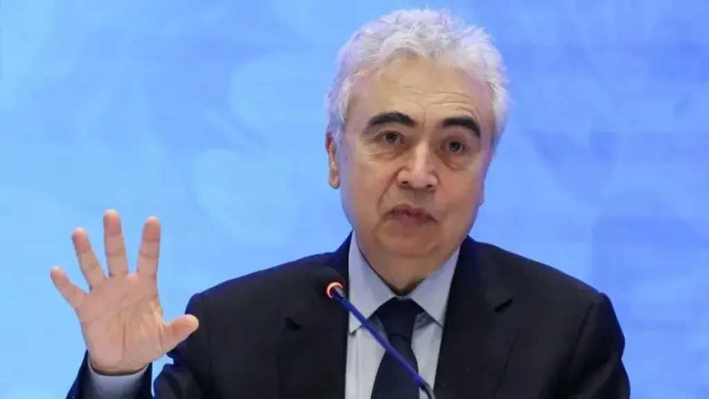 ارتفاع سعر البنزين في أمريكا.. وبيرول: العالم يواجه أكبر أزمة طاقة في التاريخ بسبب حرب إيران