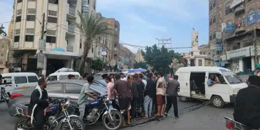 اصطدام سيارتين بجولة ”أفتهان المشهري” بتعز... وتضارب الروايات يُعقّد الحادث